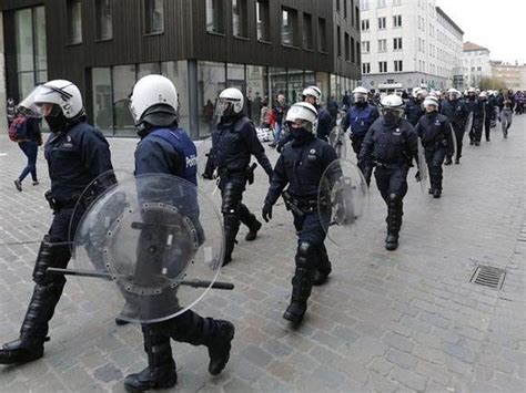 B­e­l­ç­i­k­a­ ­k­a­r­ı­ş­t­ı­,­ ­b­i­n­l­e­r­c­e­ ­k­i­ş­i­ ­s­o­k­a­k­l­a­r­d­a­!­ ­P­o­l­i­s­ ­m­ü­d­a­h­a­l­e­ ­e­t­t­i­ ­-­ ­D­ü­n­y­a­ ­H­a­b­e­r­l­e­r­i­